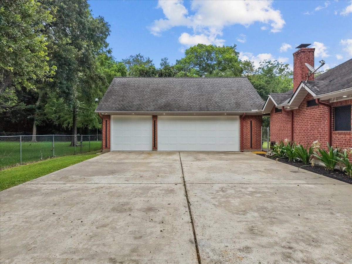 9700 Jay Road, Hitchcock, TX 77563 9700 Jay Road, Hitchcock, TX 77563