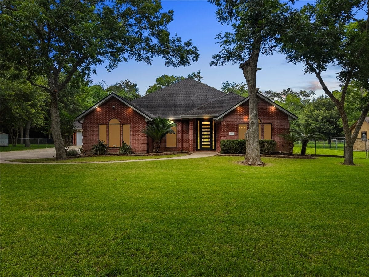 9700 Jay Road, Hitchcock, TX 77563 9700 Jay Road, Hitchcock, TX 77563