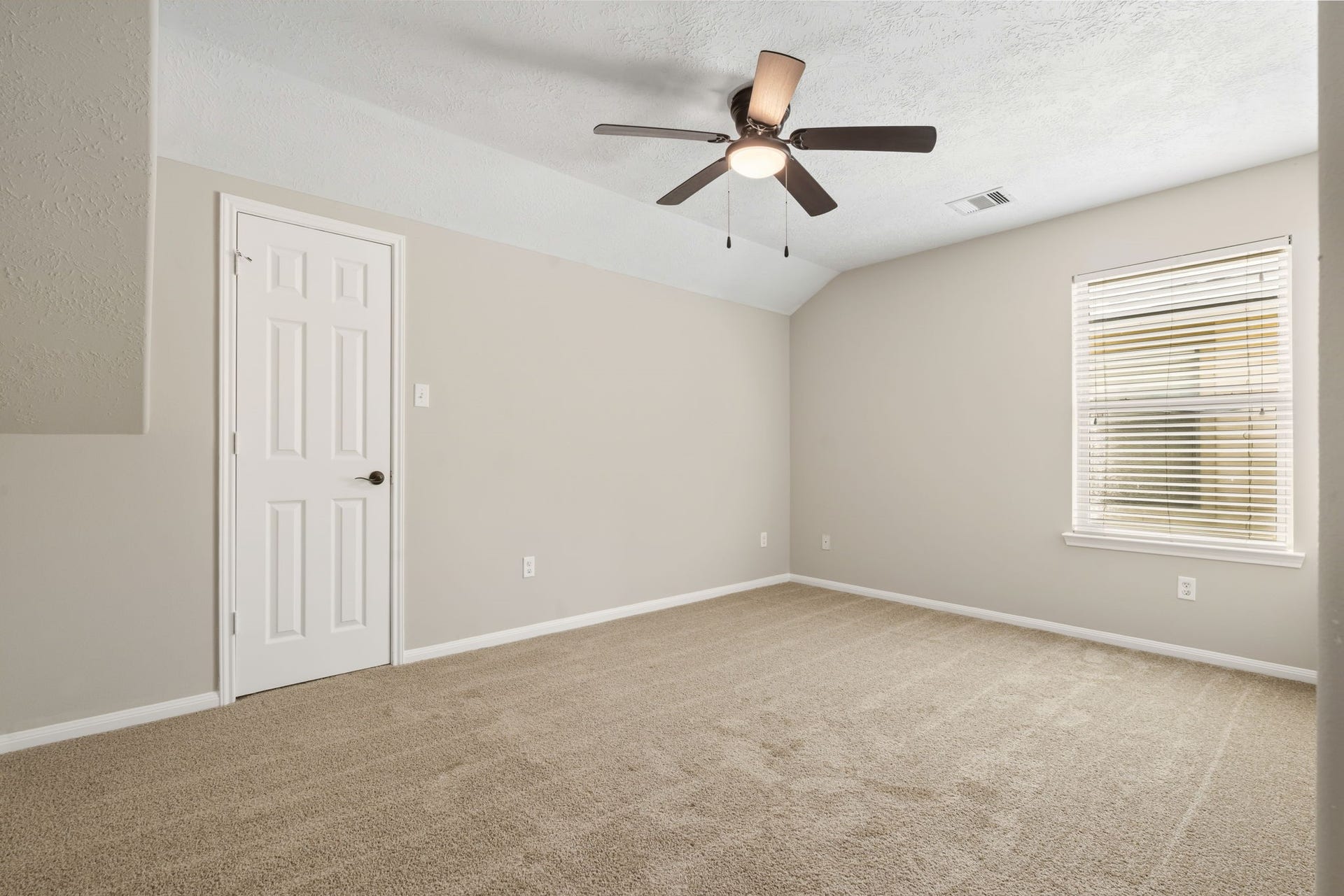 23 Bay Mills Place, Tomball, TX 77389 23 Bay Mills Place, Tomball, TX 77389