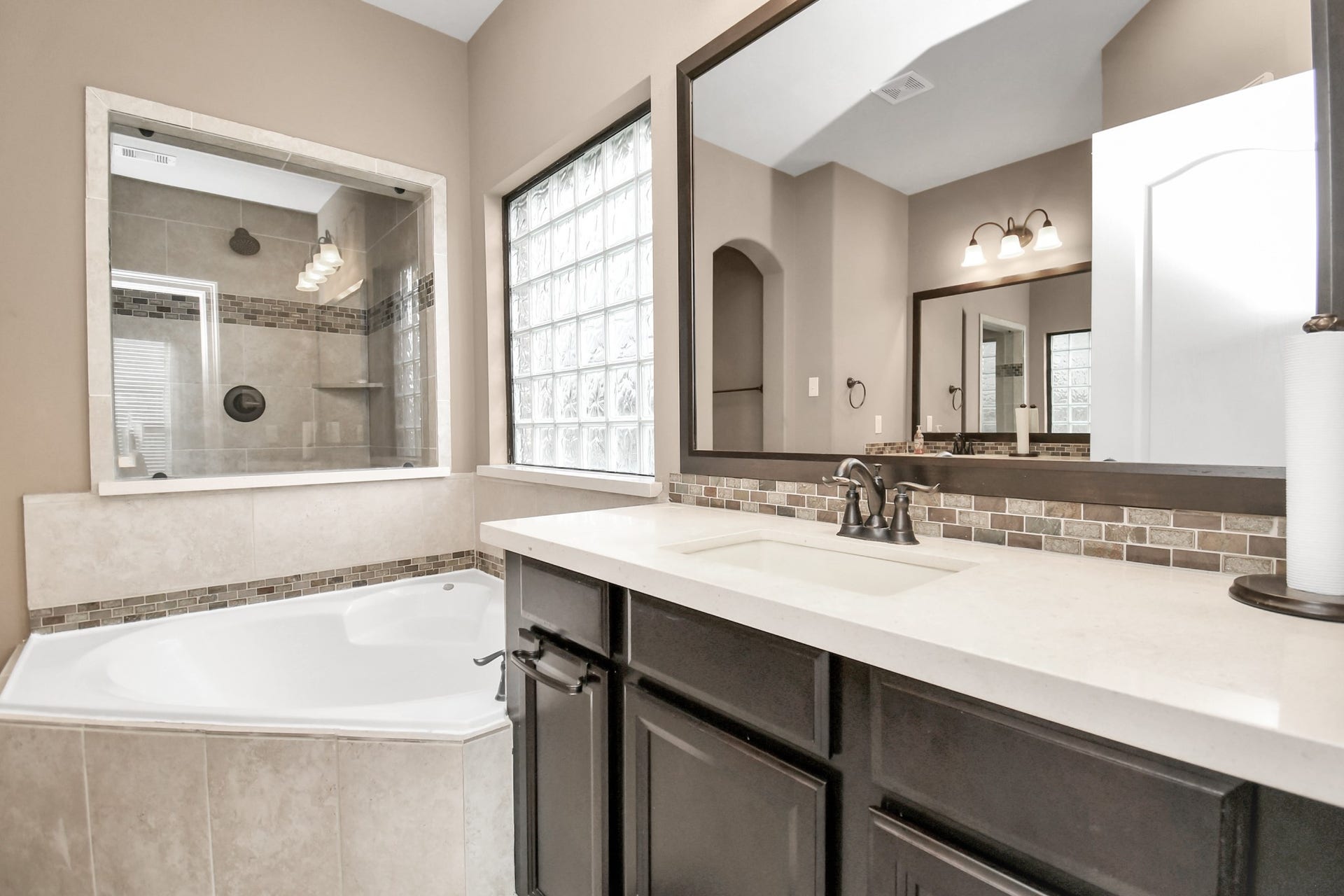 14811 Diane Manor Lane, Humble, TX 77396 Primary Bathroom