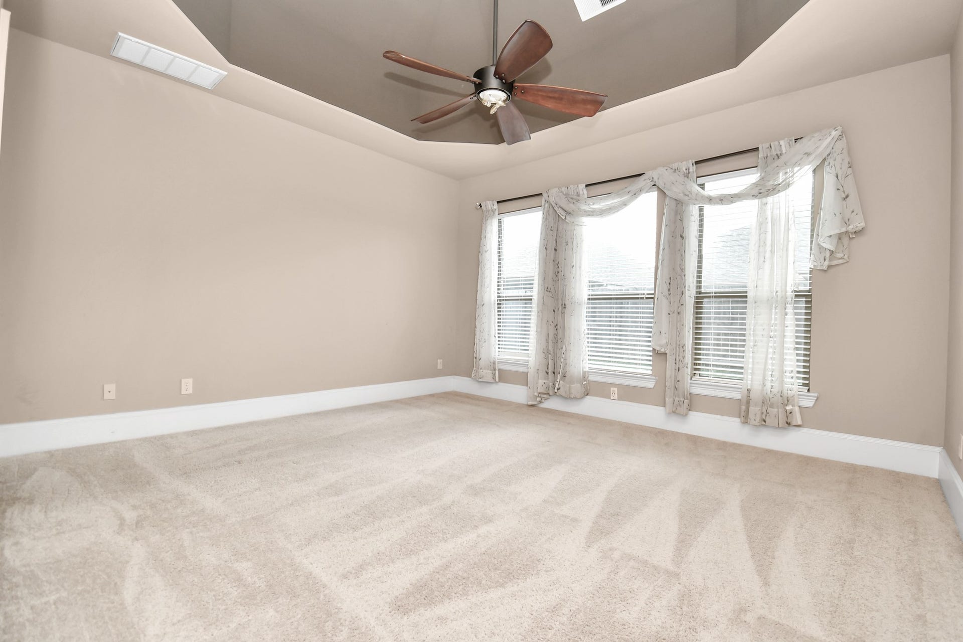 14811 Diane Manor Lane, Humble, TX 77396 Primary bedroom