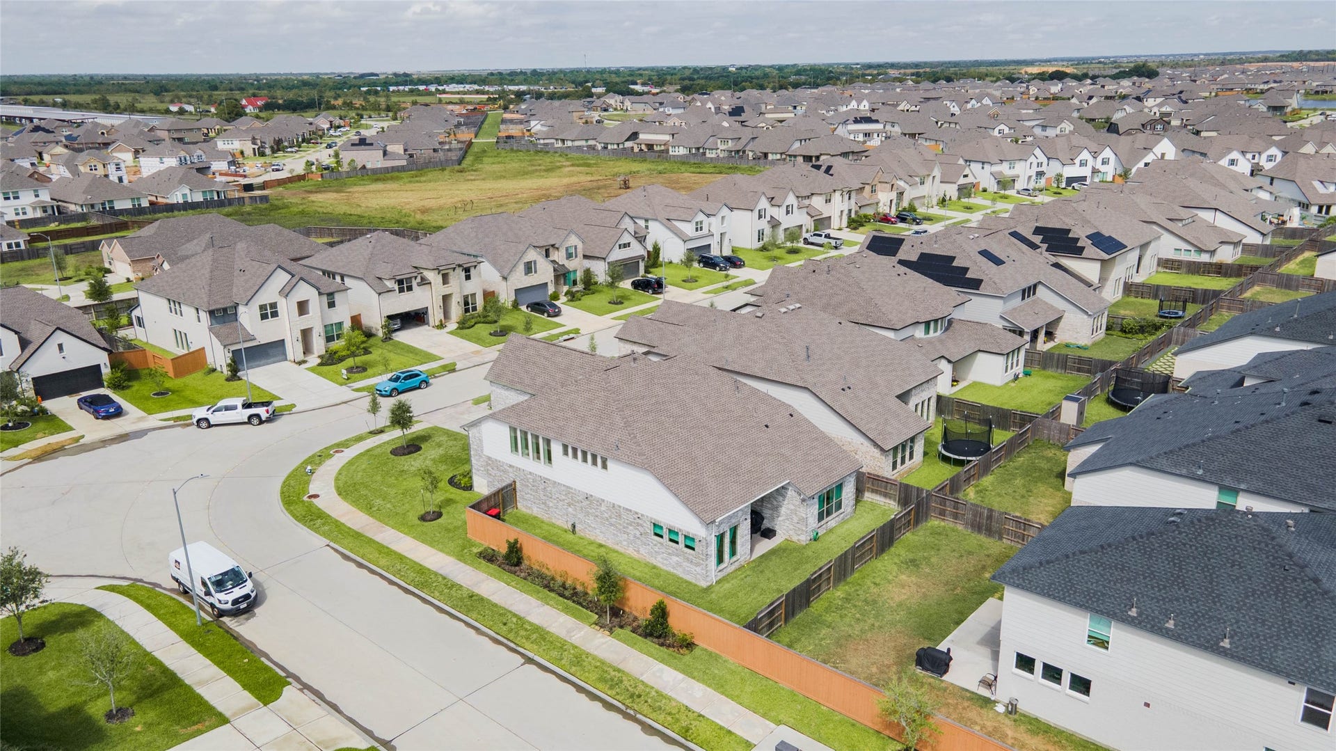 3165 Stingray Cove Drive, Katy, TX 77493 From this elevated angle, the homes corner positioning and spacious yard stand out beautifully among neighboring residences. The location provides a wonderful balance of residential surroundings, nearby community lakes, and convenient access throughout Sunterra.