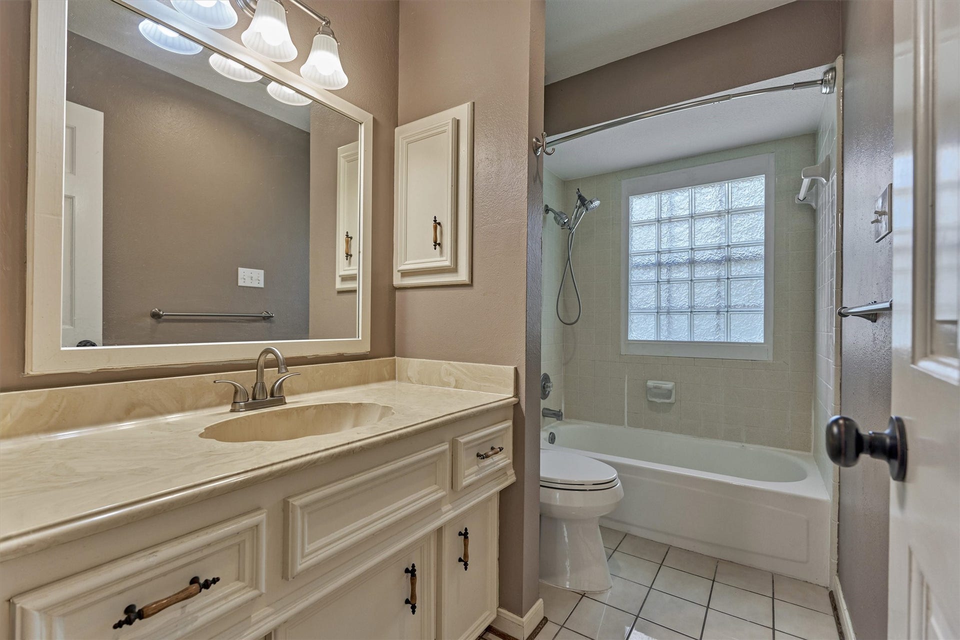 8710 Cross Country Drive, Humble, TX 77346 8710 Cross Country Drive, Humble, TX 77346