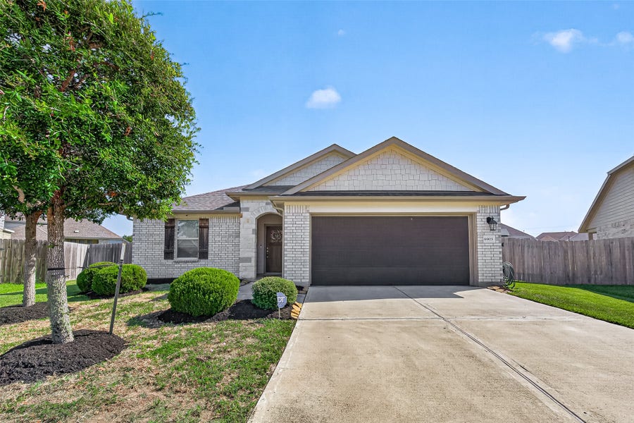 Property photo for 6903 Ridgemont Bend Ln, Manvel, TX