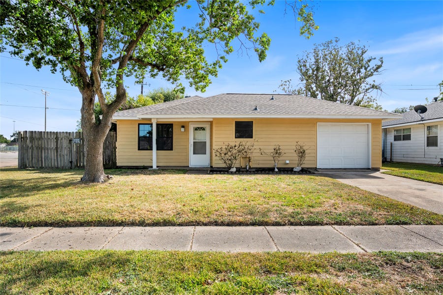 Property photo for 3710 Longwood Drive, Pasadena, TX