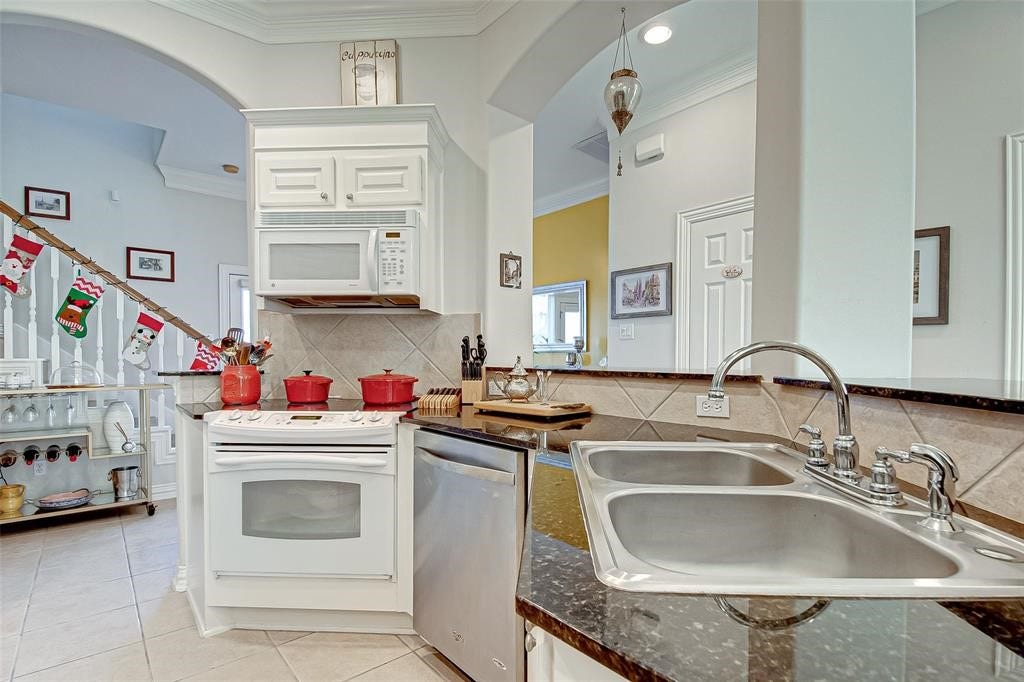 1918 Gentryside Drive, Houston, TX 77077 1918 Gentryside Drive, Houston, TX 77077