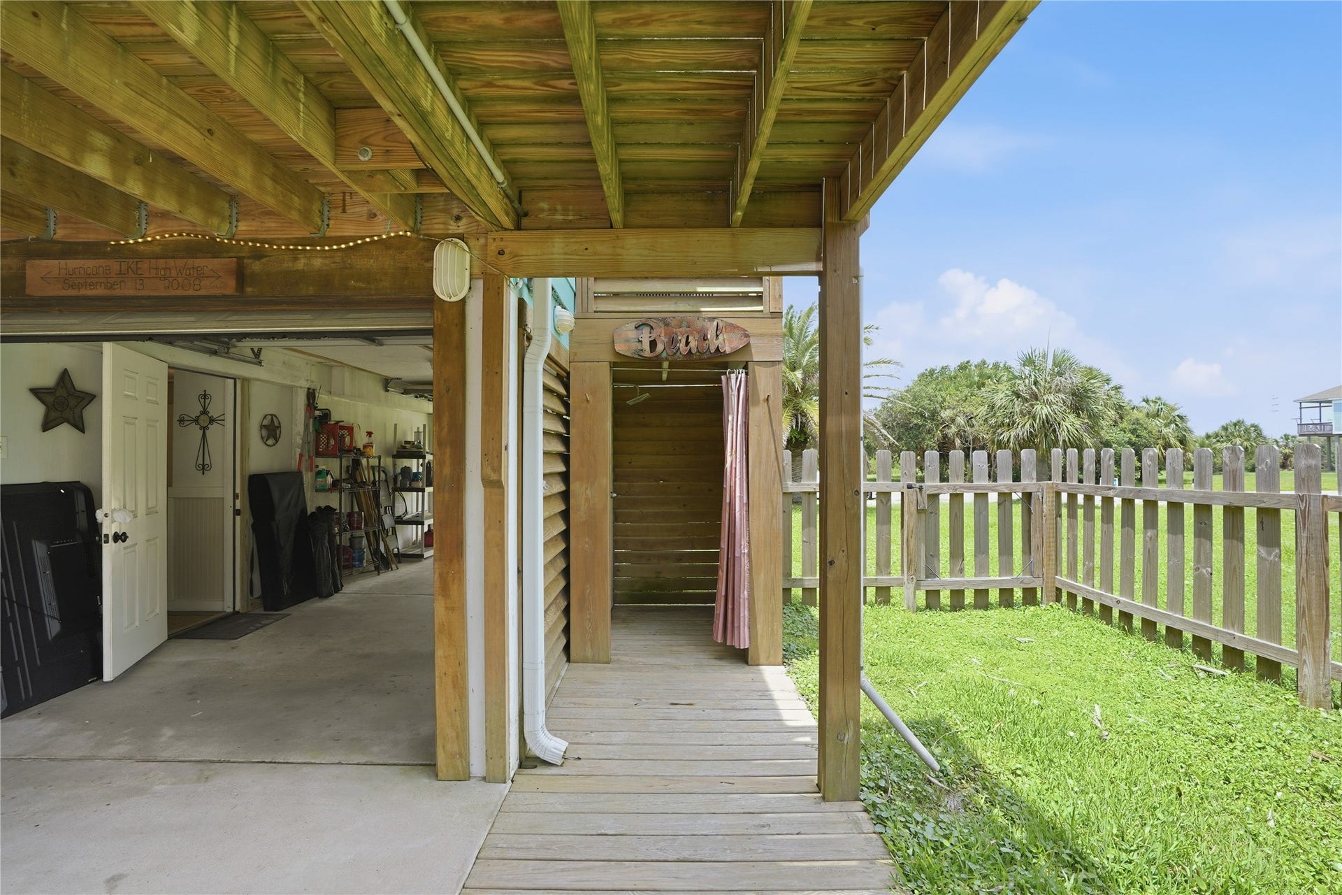 3827 Las Palmas Street, Galveston, TX 77554 3827 Las Palmas Street, Galveston, TX 77554