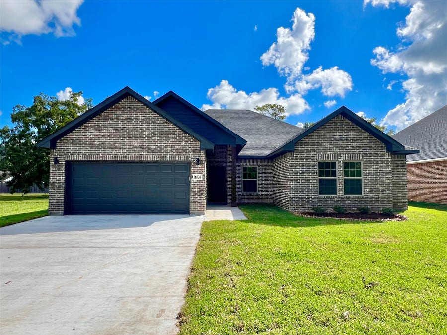 Property photo for 1003 S Anderson Street, Angleton, TX