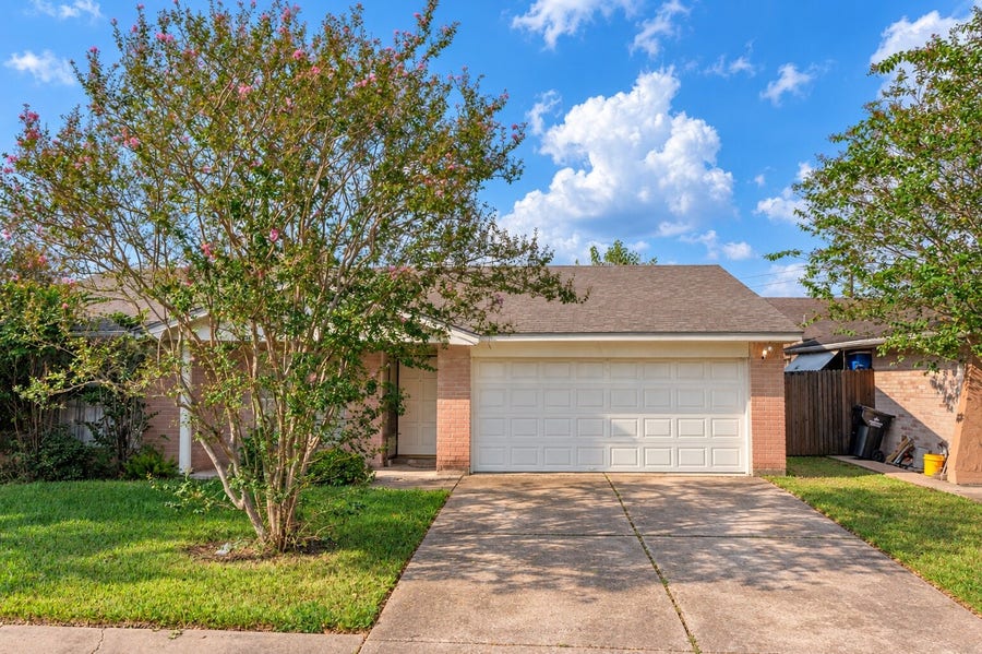 Property photo for 10550 Towneview Drive, Sugar Land, TX