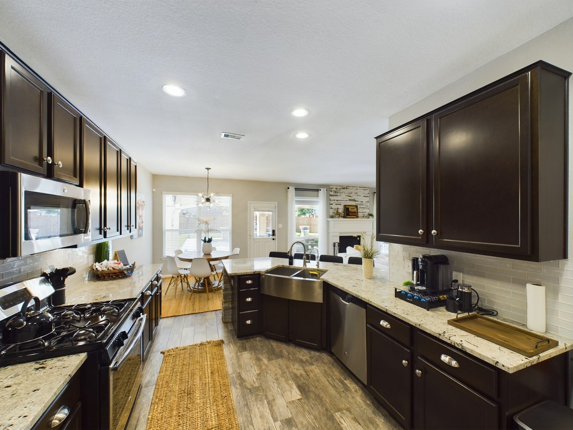 Beautiful Kitchen with Lots of Granite Counters, Ample Cabinets, Tile Backsplash and Under Cabinet Lighting