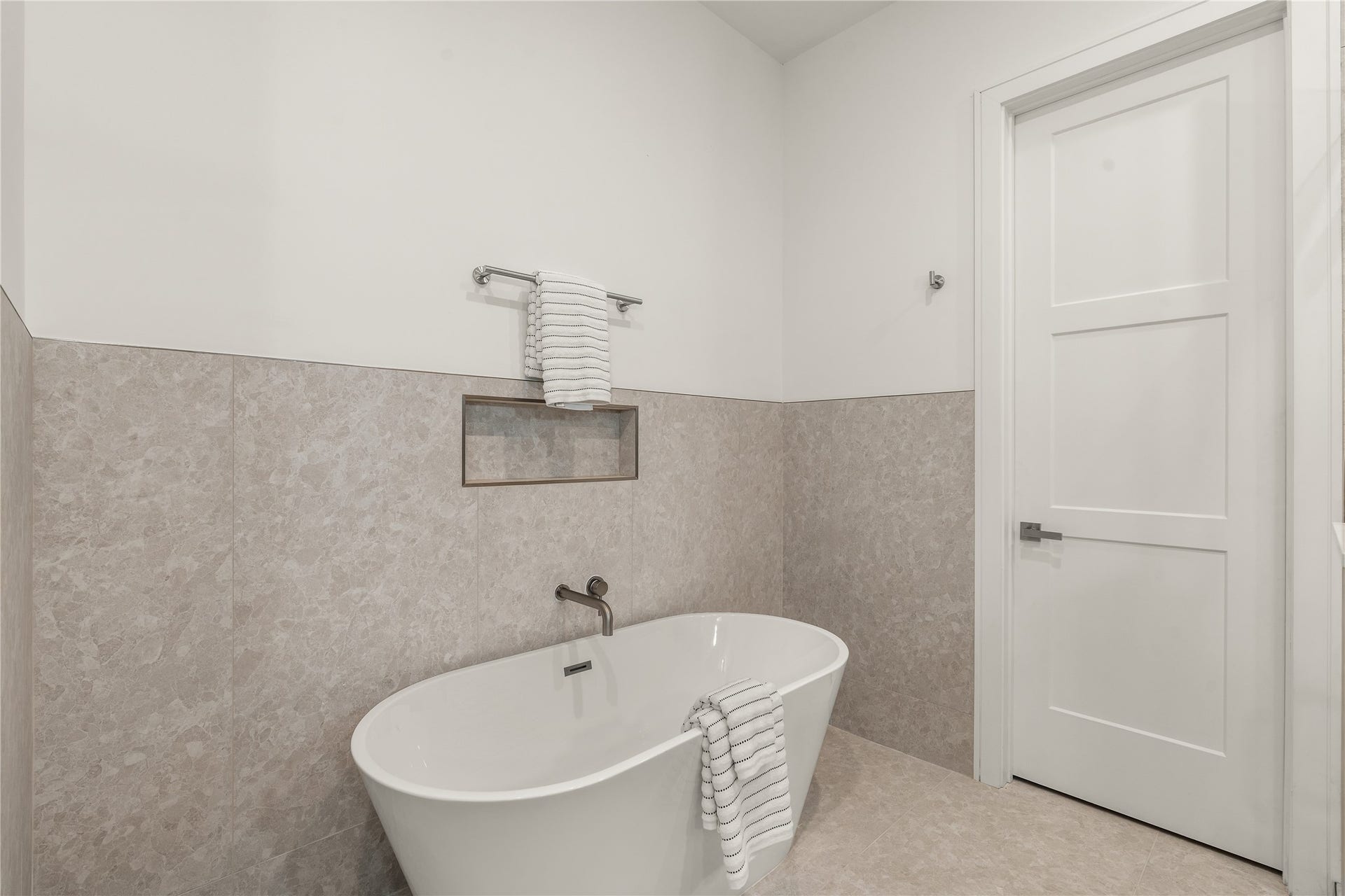 606 Skyland Terrace Way, Houston, TX 77009
