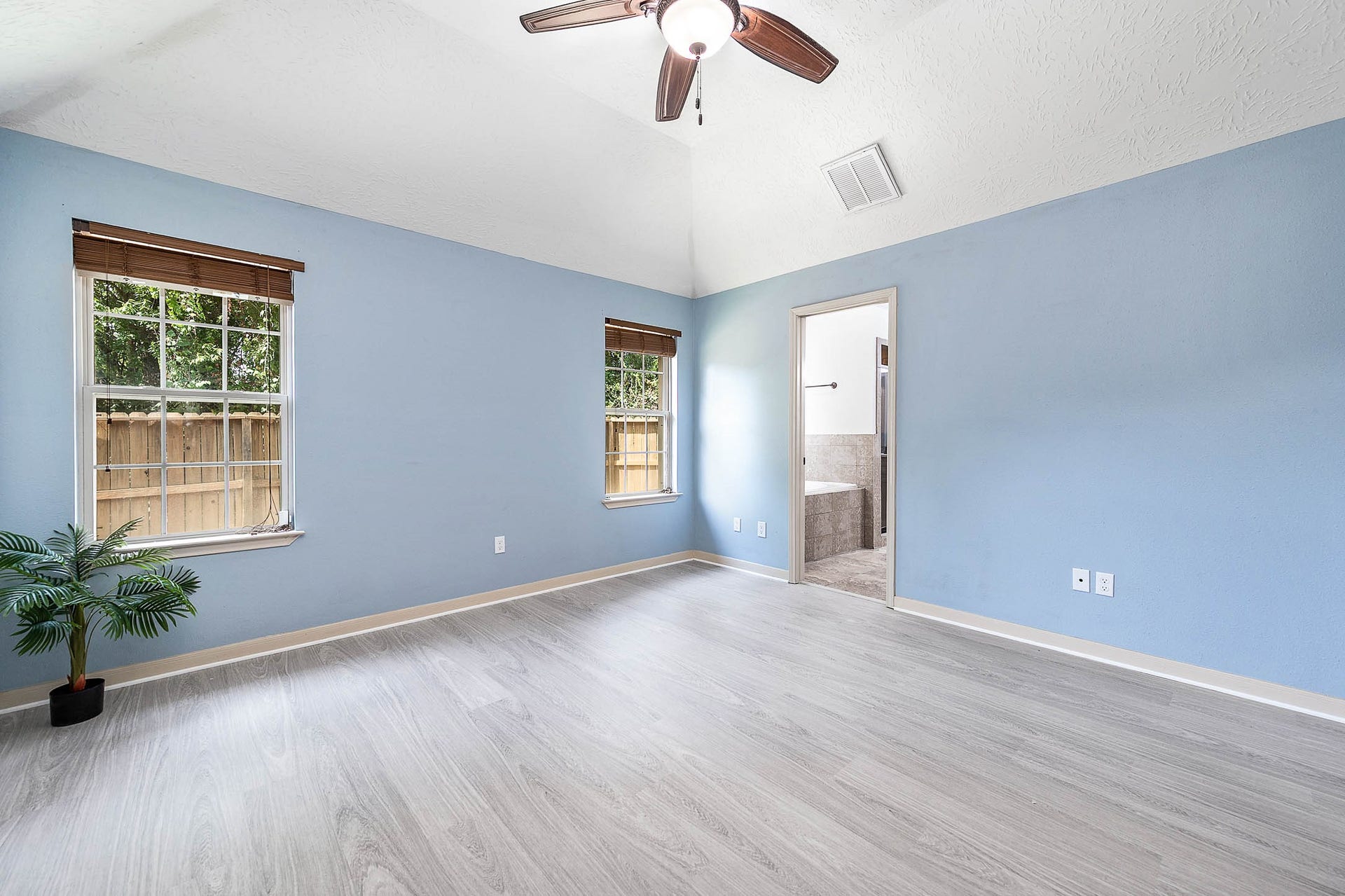 13722 Vail Drive, Montgomery, TX 77356
