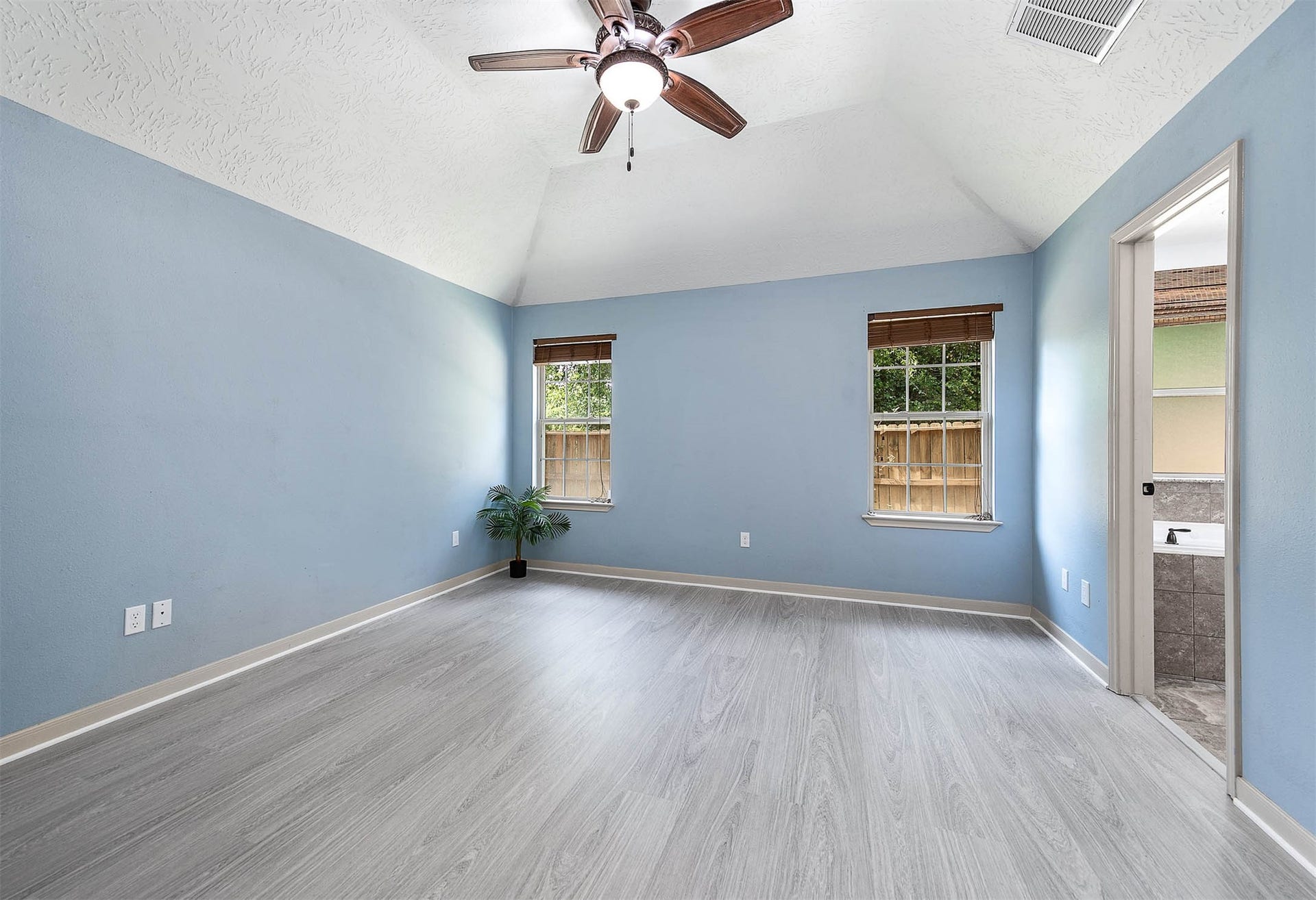 13722 Vail Drive, Montgomery, TX 77356