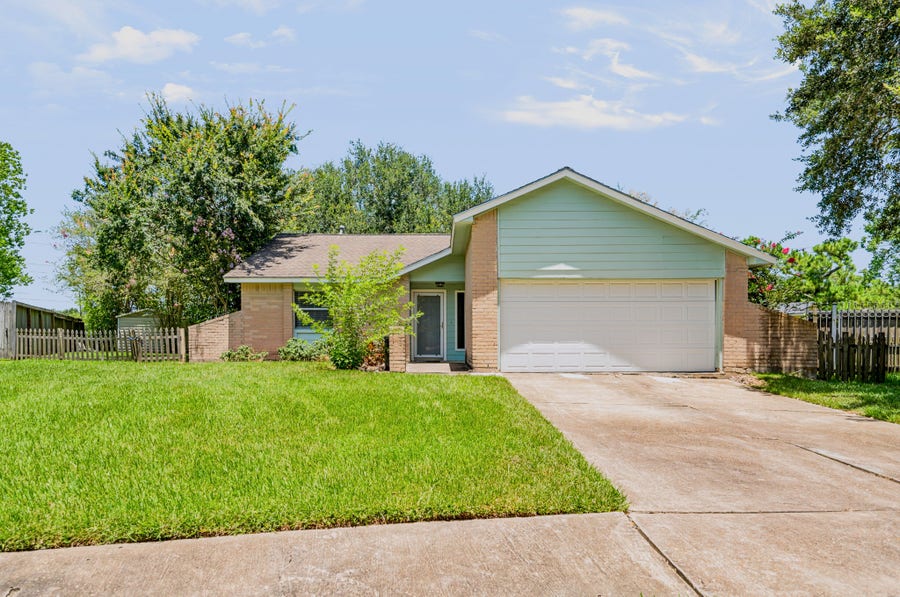 Property photo for 2508 Knoxville Drive, League City, TX