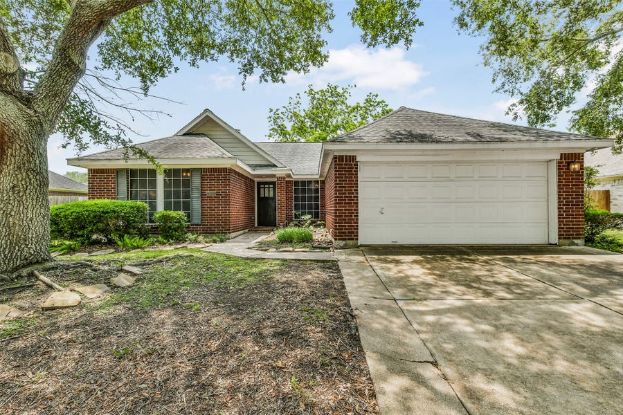 Property photo for 2910 Queen Victoria Street, Pearland, TX
