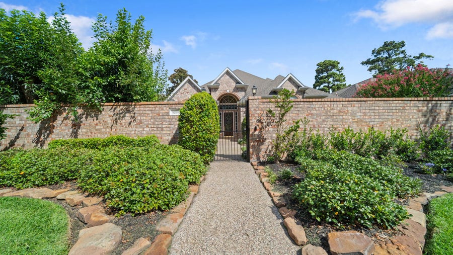 Property photo for 5030 Huntwick Parc Court, Houston, TX