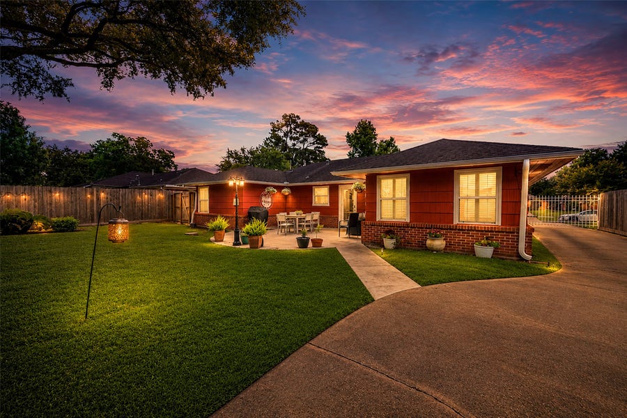 Property photo for 4706 Tonawanda Drive, Houston, TX
