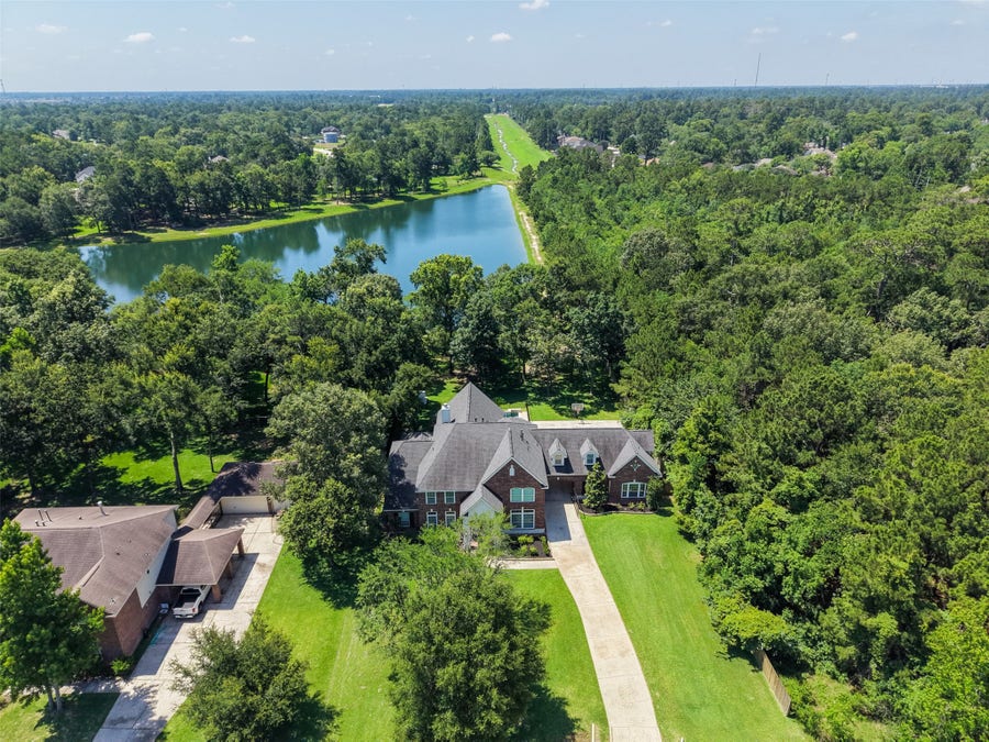 Property photo for 2302 Legends Shore Drive, Spring, TX