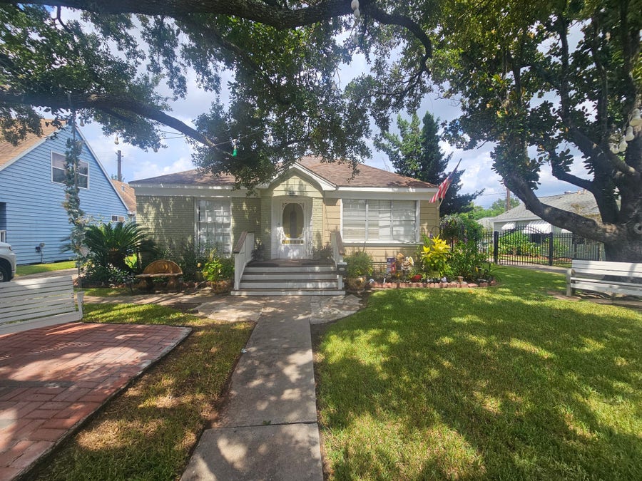 Property photo for 6427 Pinehurst Drive, Houston, TX