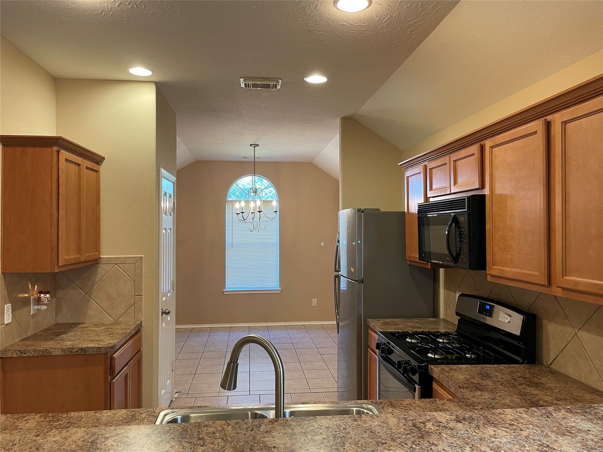2147 Acorn Glen Trail, Fresno, TX 77545 2147 Acorn Glen Trail, Fresno, TX 77545