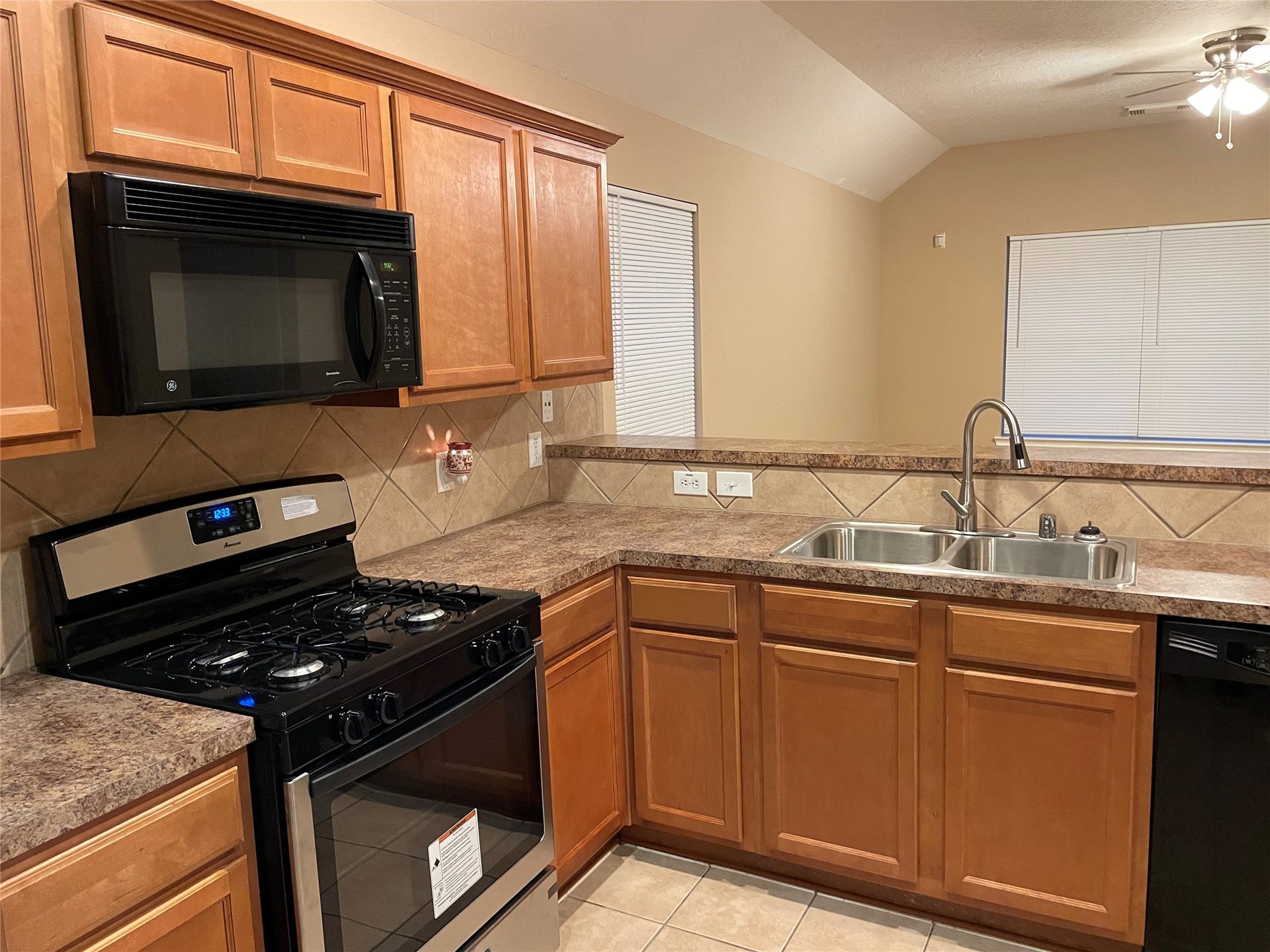 2147 Acorn Glen Trail, Fresno, TX 77545 2147 Acorn Glen Trail, Fresno, TX 77545