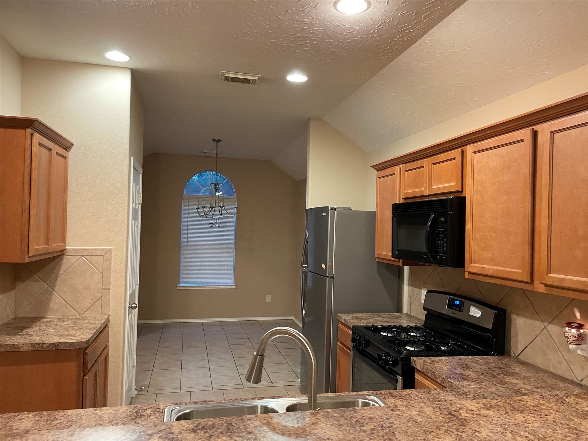 2147 Acorn Glen Trail, Fresno, TX 77545 2147 Acorn Glen Trail, Fresno, TX 77545