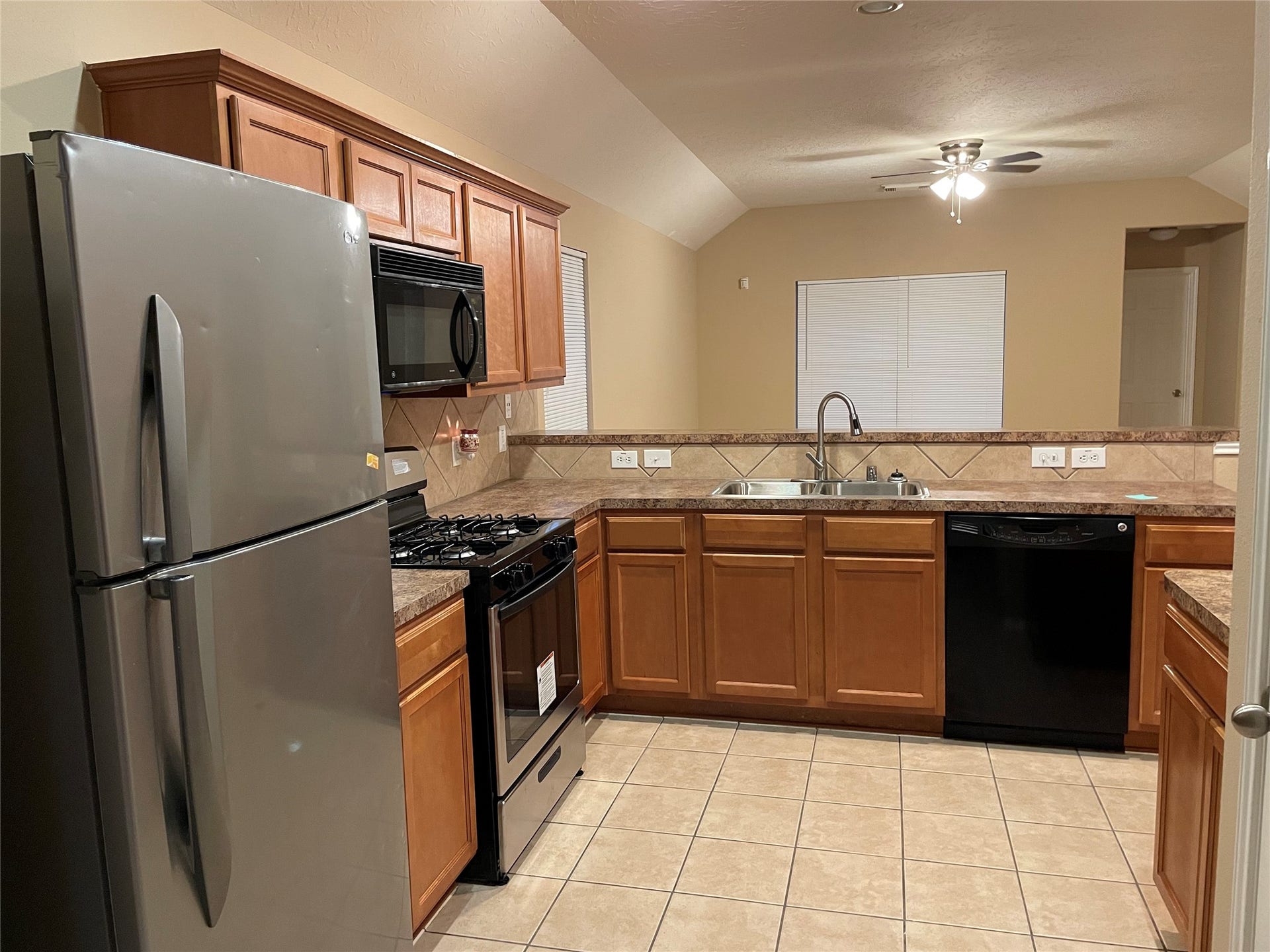 2147 Acorn Glen Trail, Fresno, TX 77545 2147 Acorn Glen Trail, Fresno, TX 77545