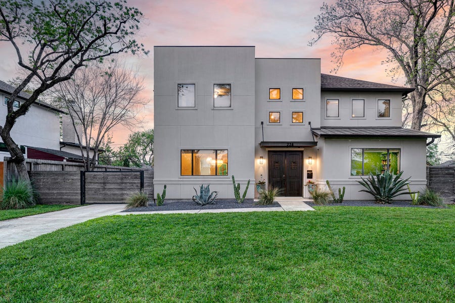 Property photo for 224 W 30th Street, Houston, TX
