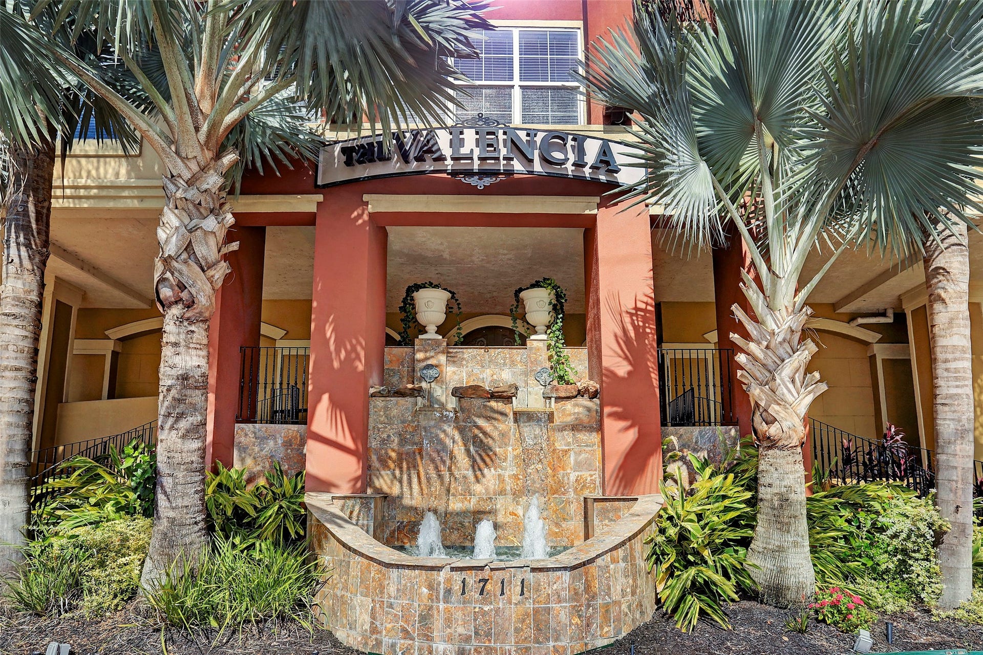 1711 Old Spanish Trail, #340, Houston, TX 77054 WELCOME TO YOUR NEW HOME - THE VALENCIA CONDOMINIUMS.