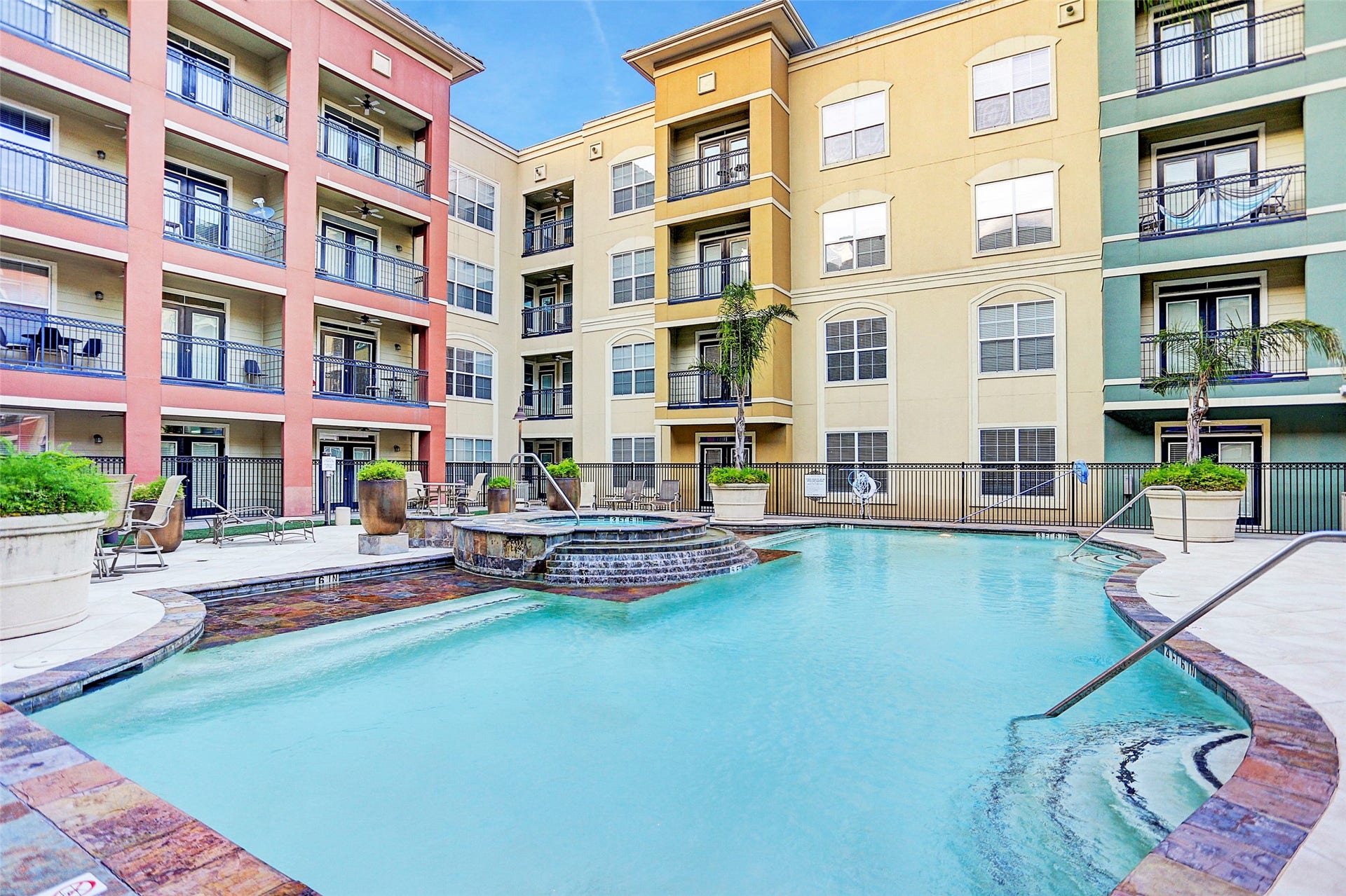 1711 Old Spanish Trail, #340, Houston, TX 77054 OUR AMAZING COURTYARD. RELAX IN THE POOL.