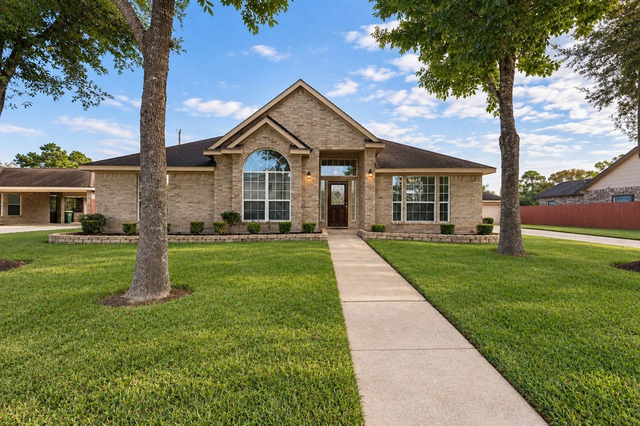 Property photo for 3207 Hickory Knoll Drive, Pearland, TX