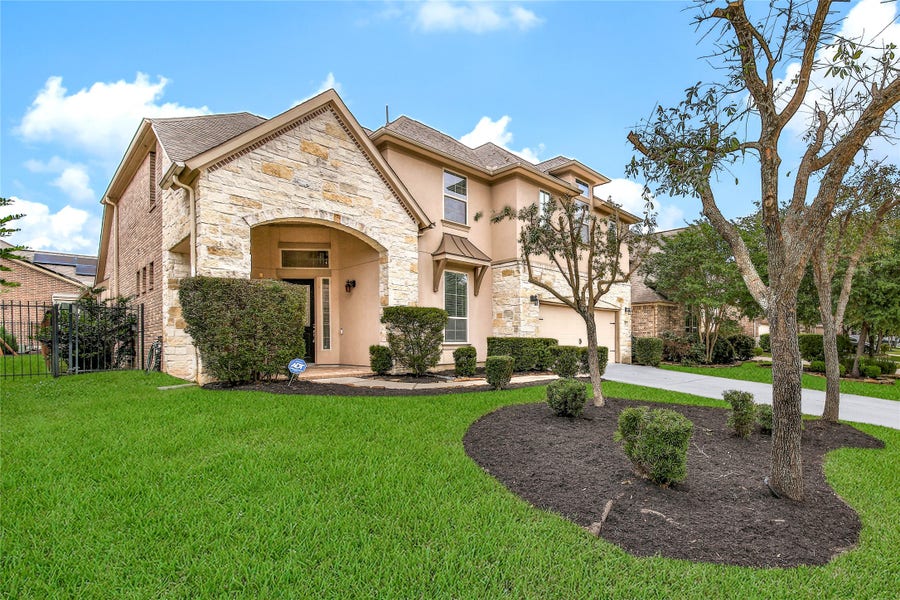 Property photo for 27 Waterfall Way, Tomball, TX