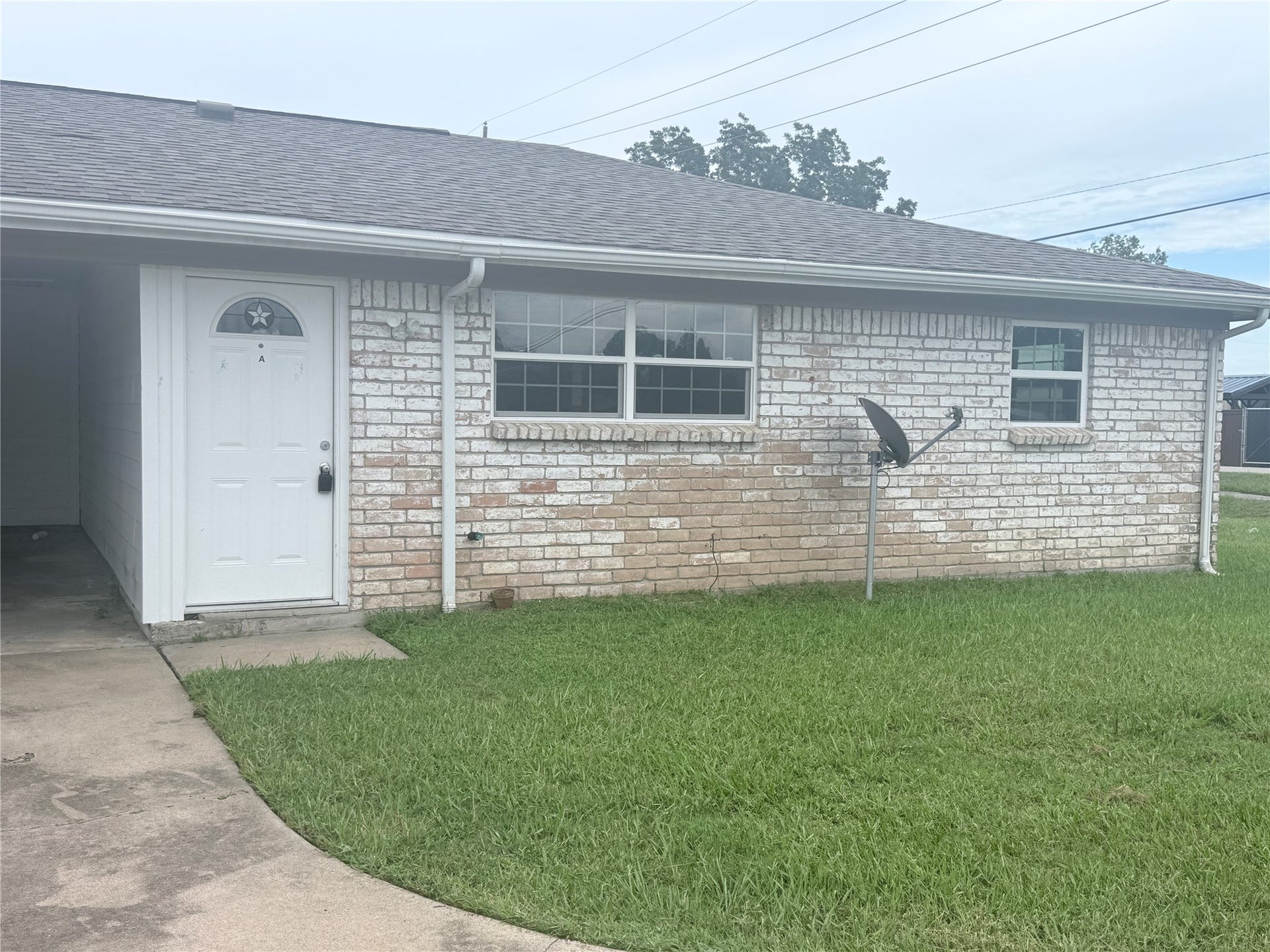 608 County Road 157, Alvin, TX 77511 Prime road-front Unit A is currently vacant, offering the perfect opportunity to lease or call it your home!