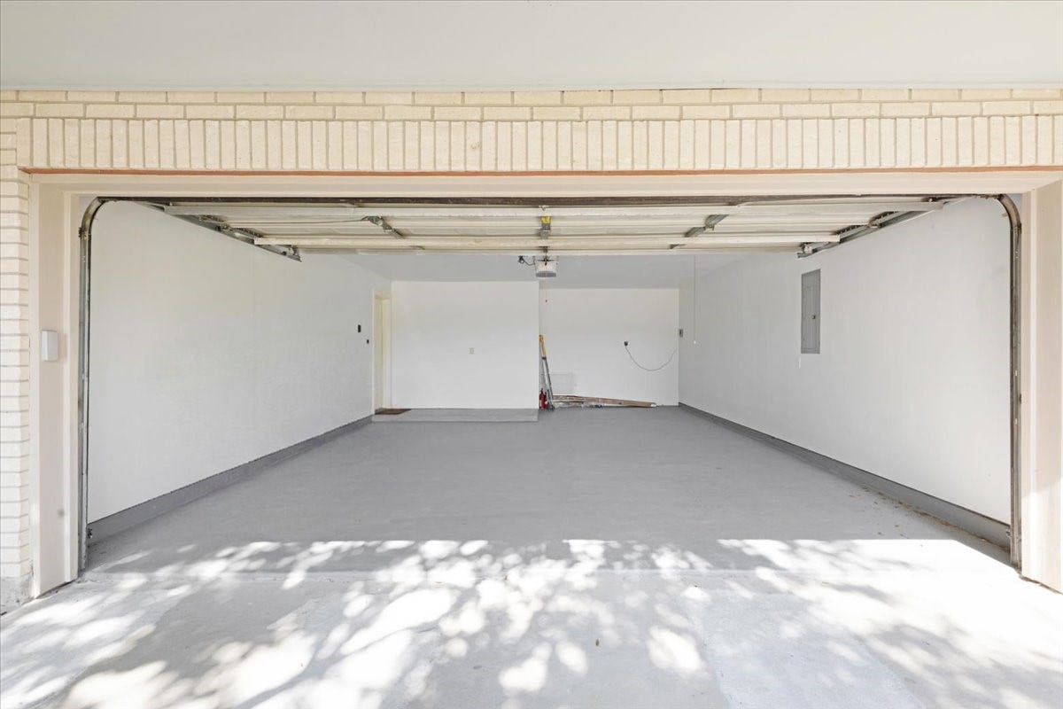 3010 Ravensport Drive, Pearland, TX 77584 Garage
