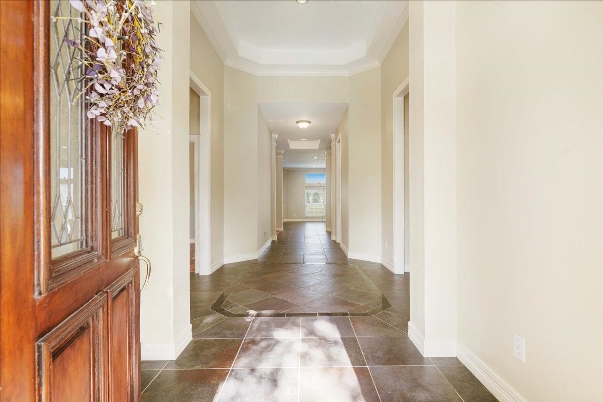 3010 Ravensport Drive, Pearland, TX 77584 Entry Hallway