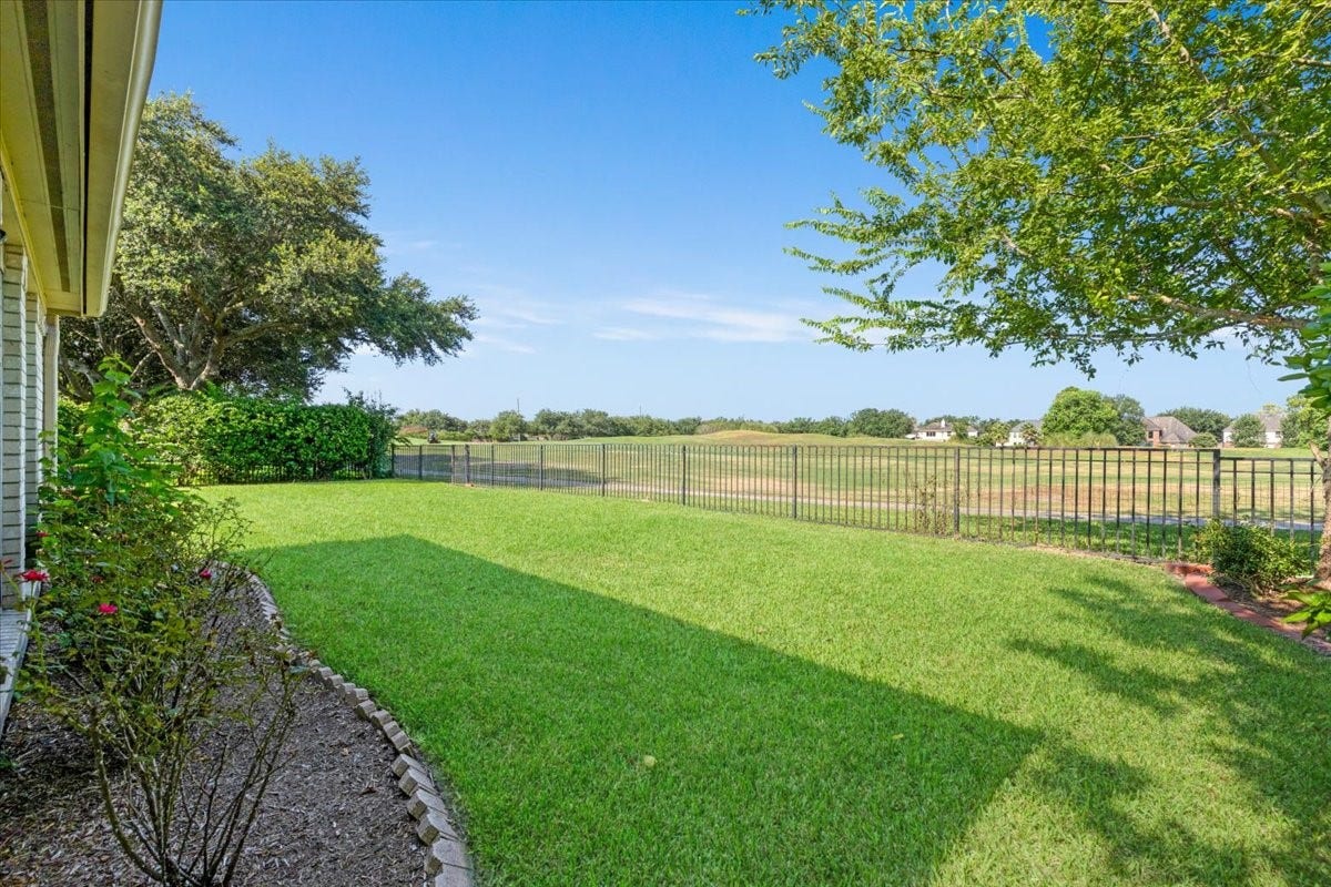 3010 Ravensport Drive, Pearland, TX 77584 Back Yard