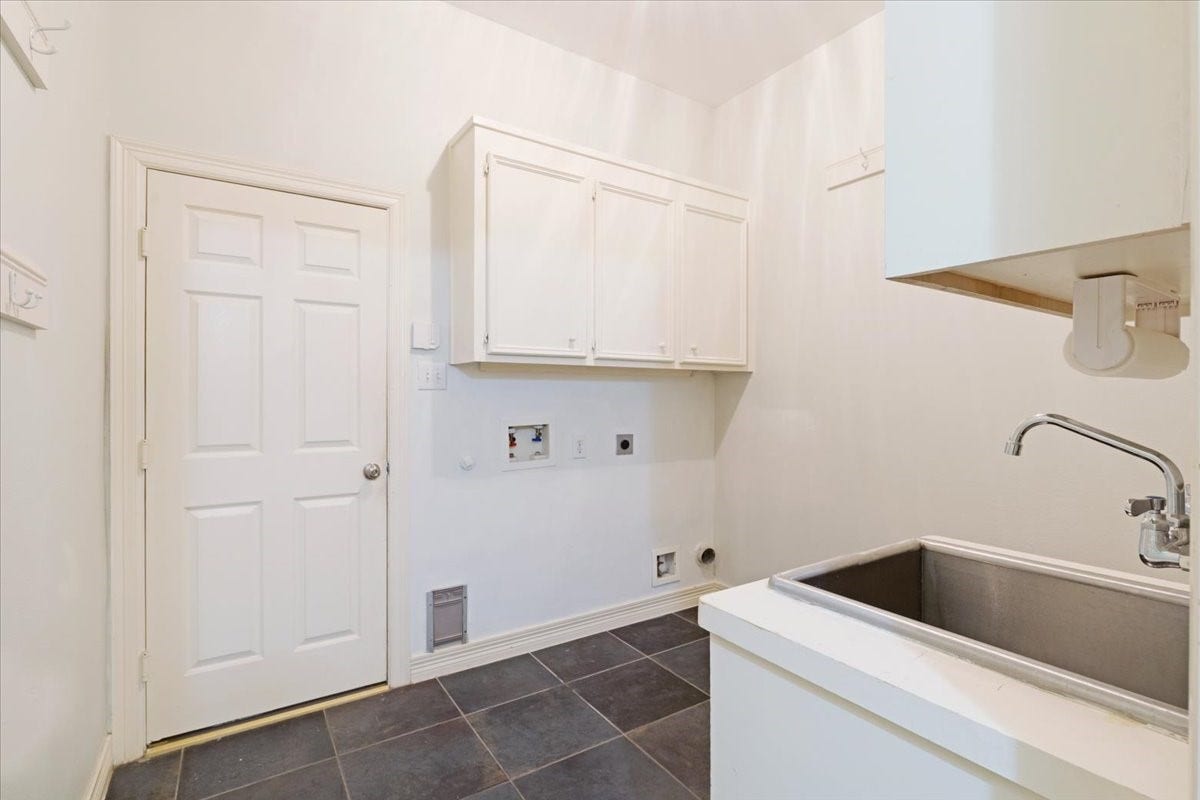 3010 Ravensport Drive, Pearland, TX 77584 Laundry Room