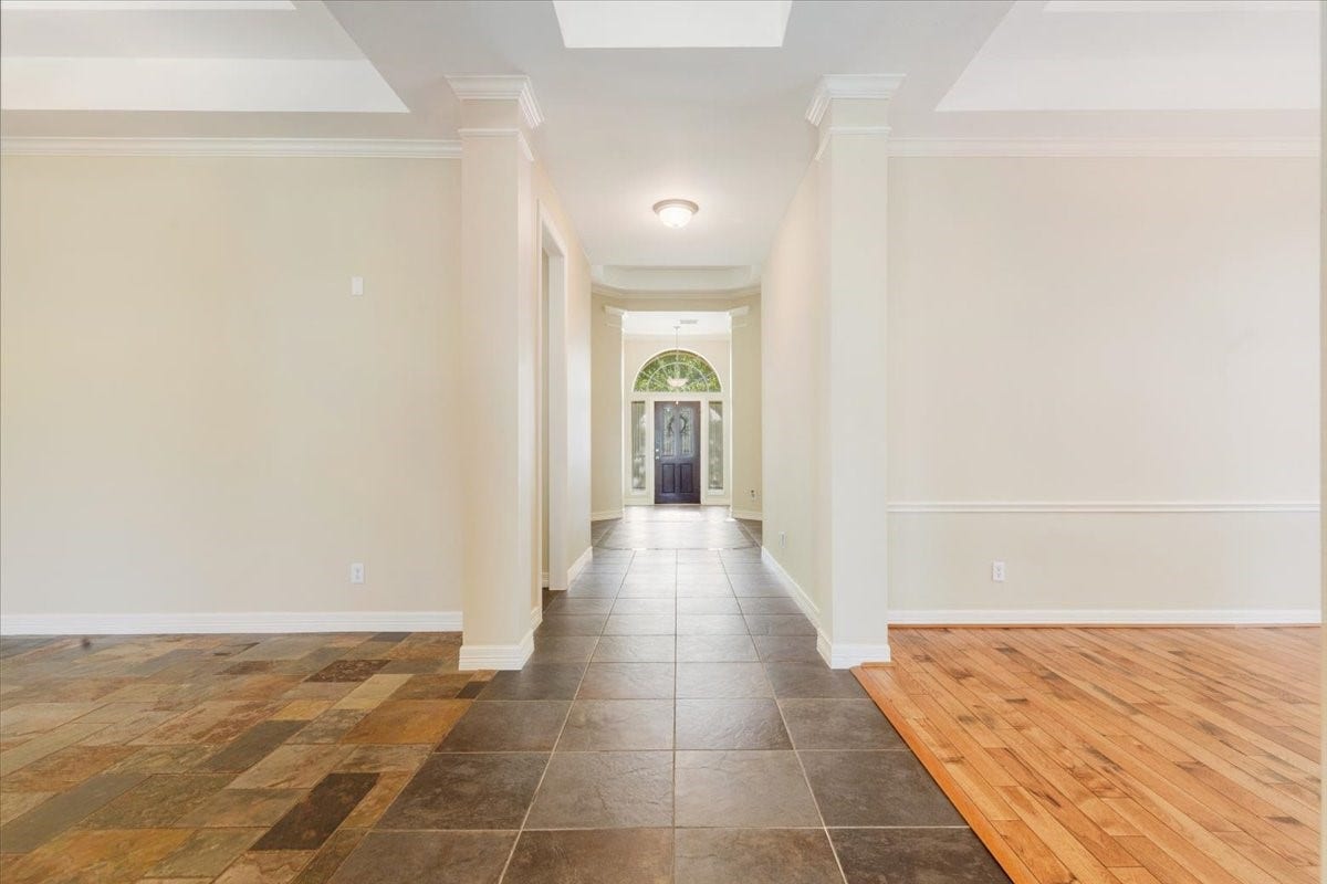 3010 Ravensport Drive, Pearland, TX 77584 Entry Hallway