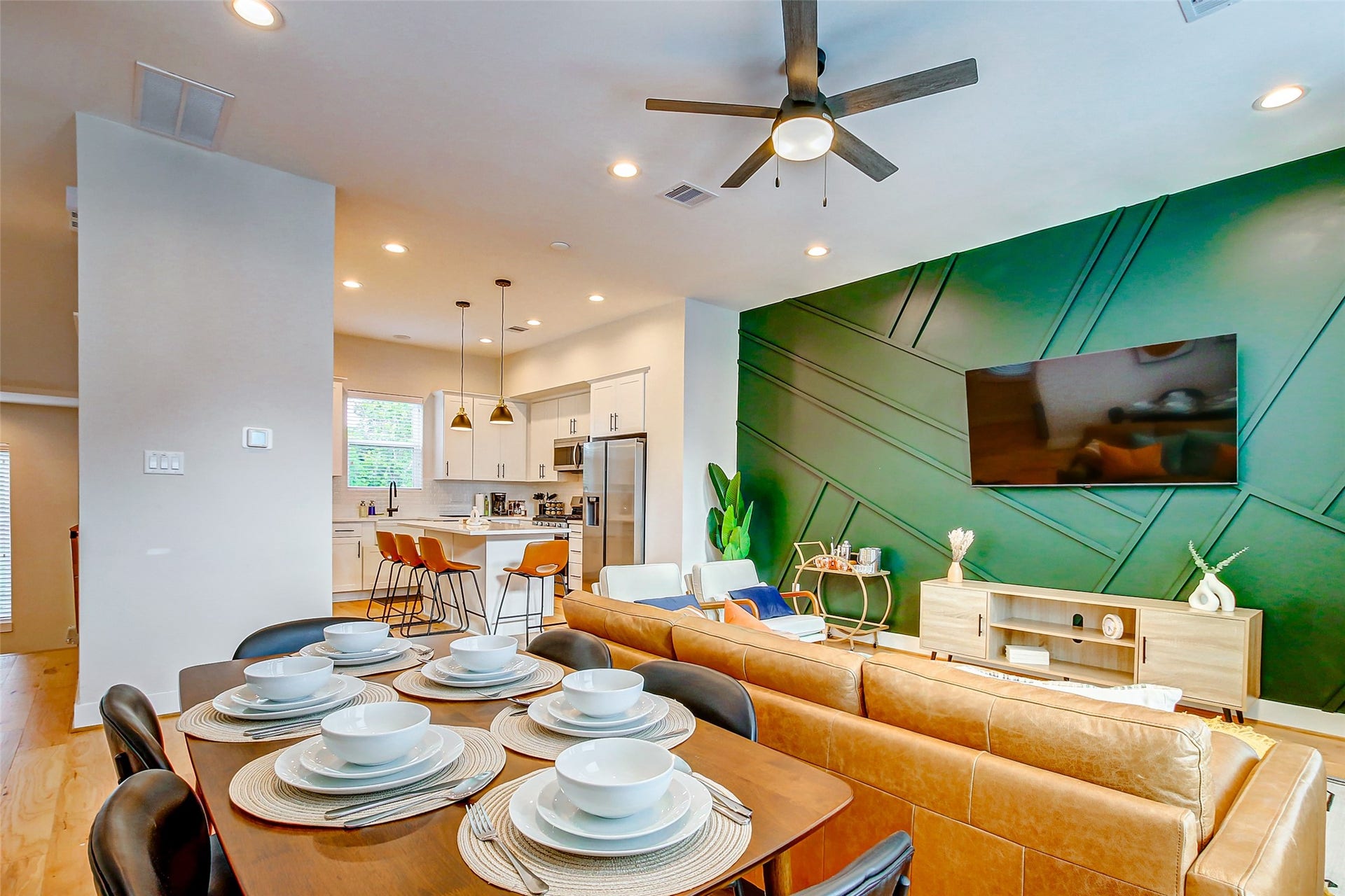 5330 Donovan Gardens Lane, Houston, TX 77091
