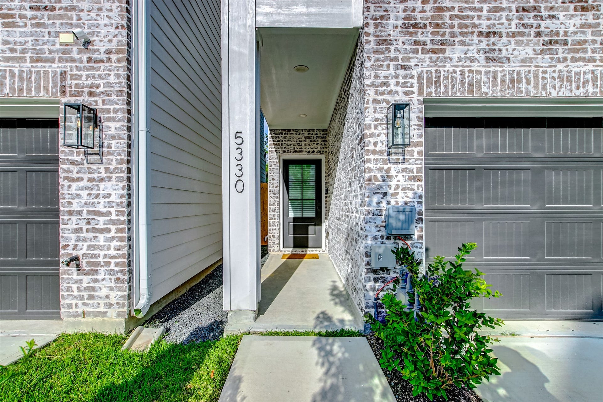 5330 Donovan Gardens Lane, Houston, TX 77091