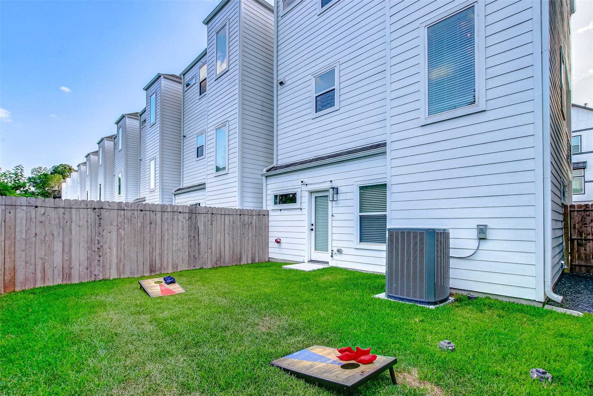 5330 Donovan Gardens Lane, Houston, TX 77091