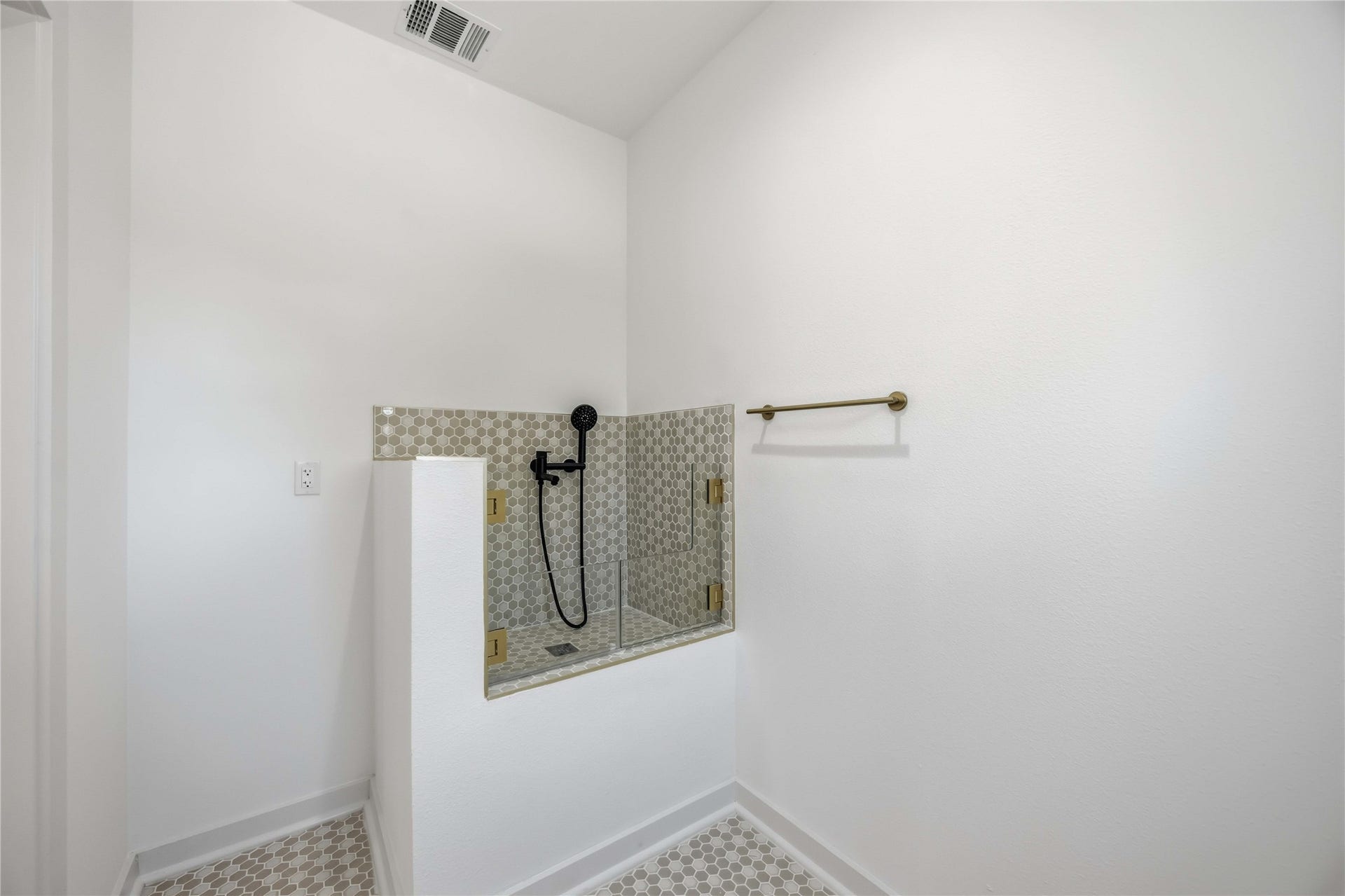 165 Wick Willow Road, Montgomery, TX 77356 Dog Washing Area