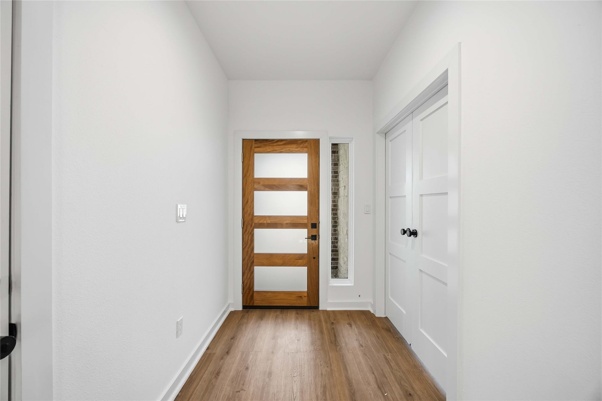 165 Wick Willow Road, Montgomery, TX 77356 Entryway