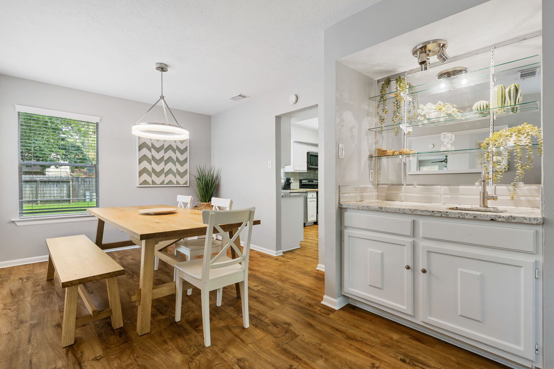 4 Basal Briar Court, The Woodlands, TX 77381 Dinning room