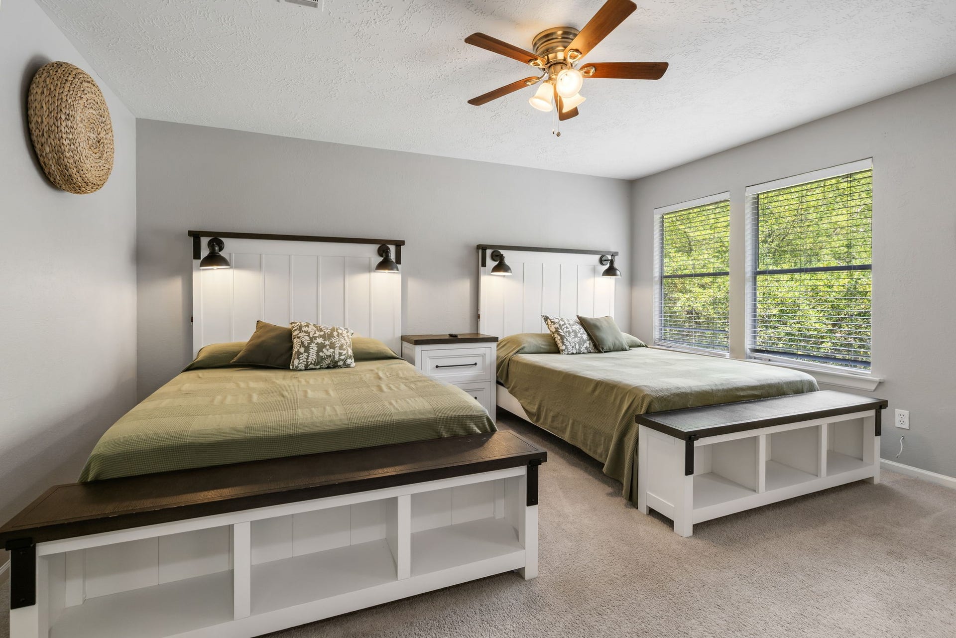 4 Basal Briar Court, The Woodlands, TX 77381 Ample primary bedroom, which can accommodate either one or two queen beds