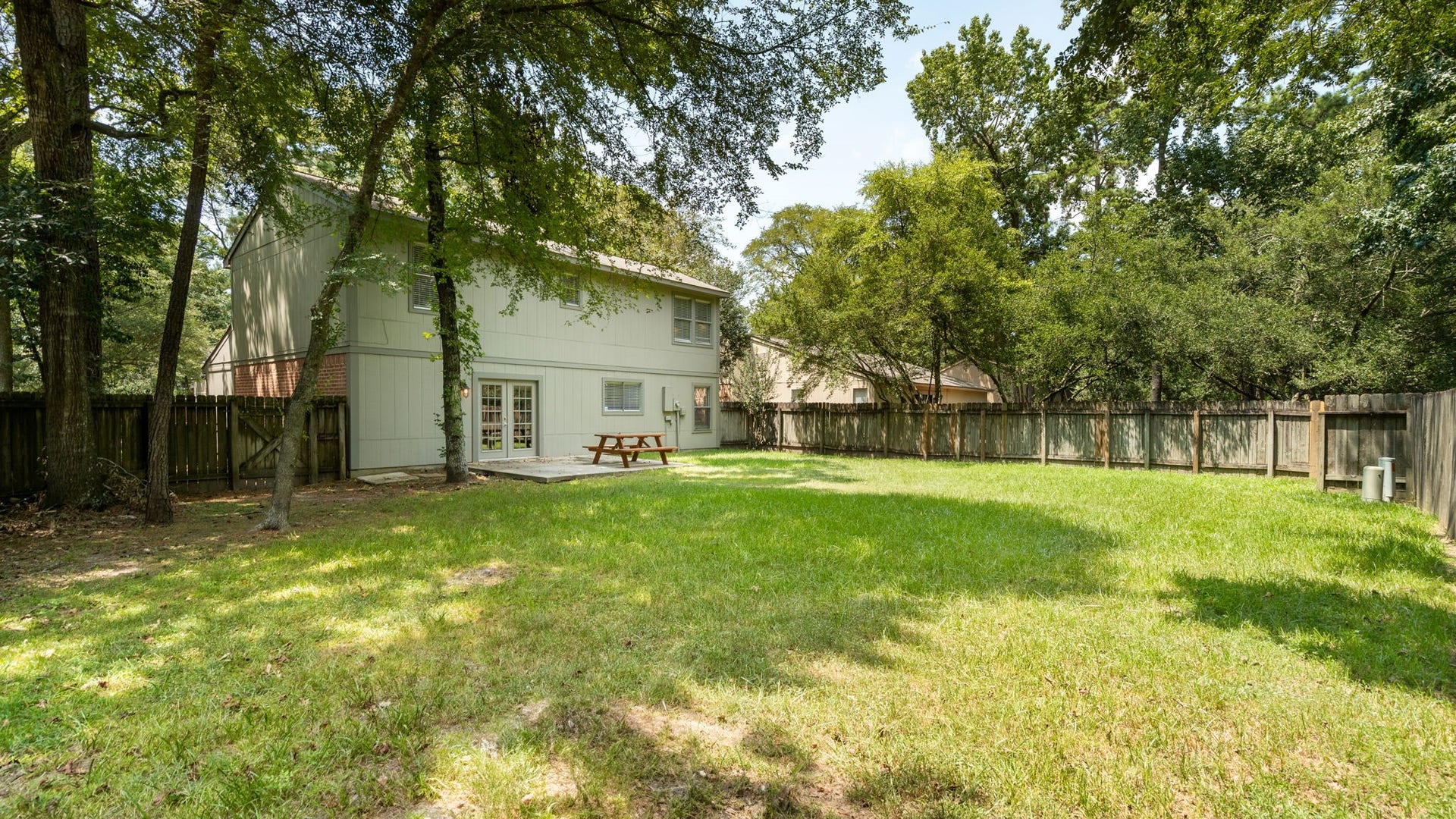 4 Basal Briar Court, The Woodlands, TX 77381 Huge and private backyard!