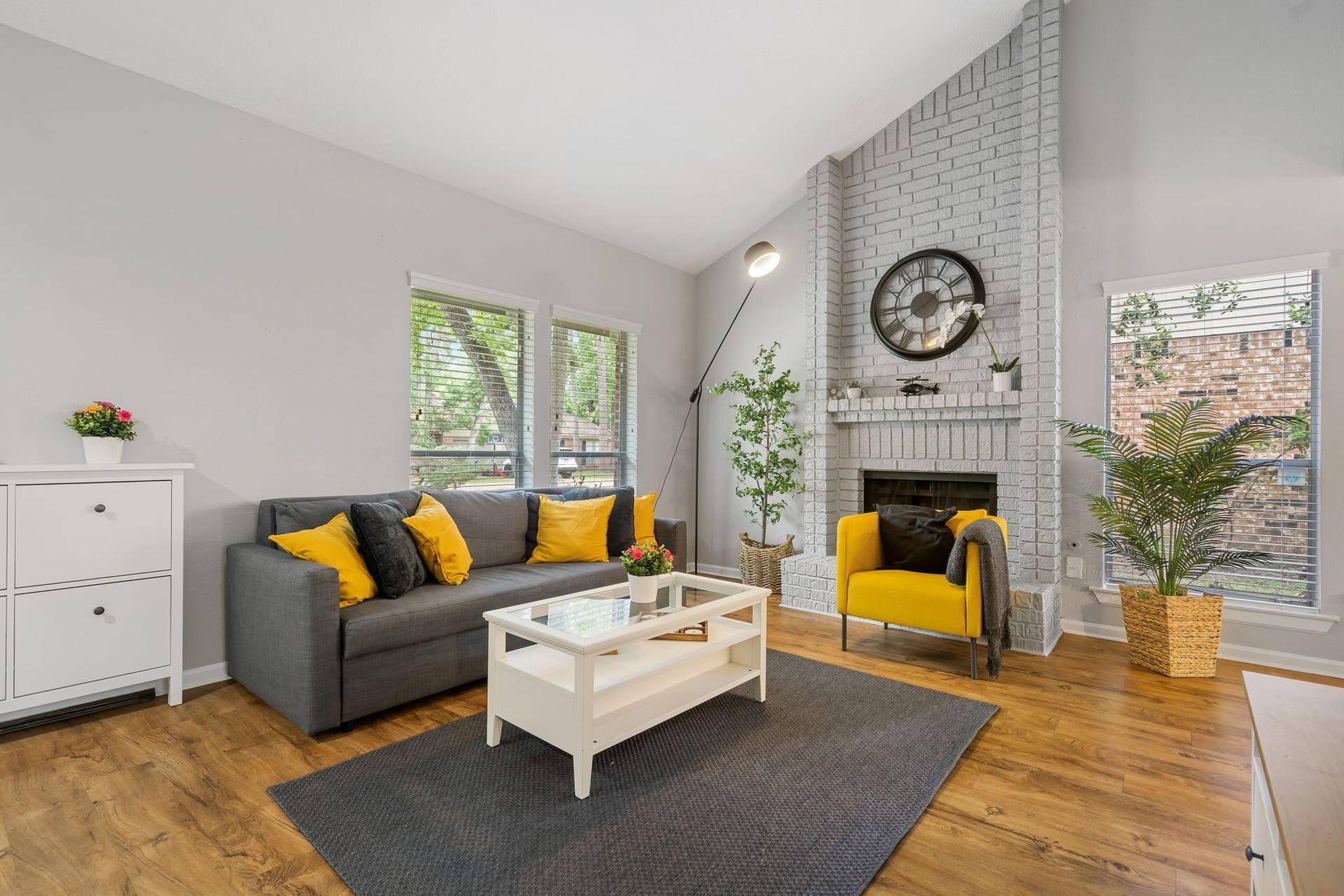 4 Basal Briar Court, The Woodlands, TX 77381 Beautiful remodeled house for lease in The Woodlands!