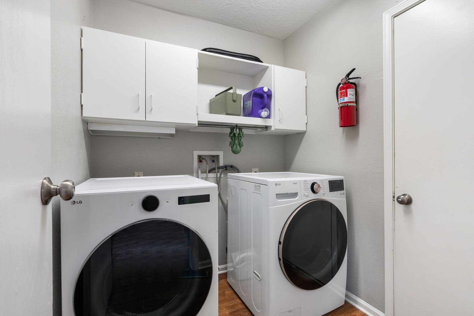 4 Basal Briar Court, The Woodlands, TX 77381 Washer & dryer included