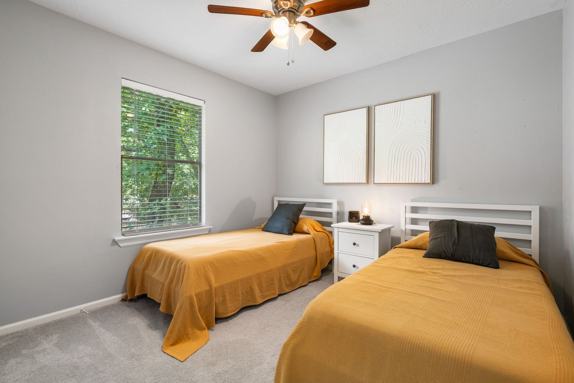4 Basal Briar Court, The Woodlands, TX 77381 Third bedroom with two twin beds