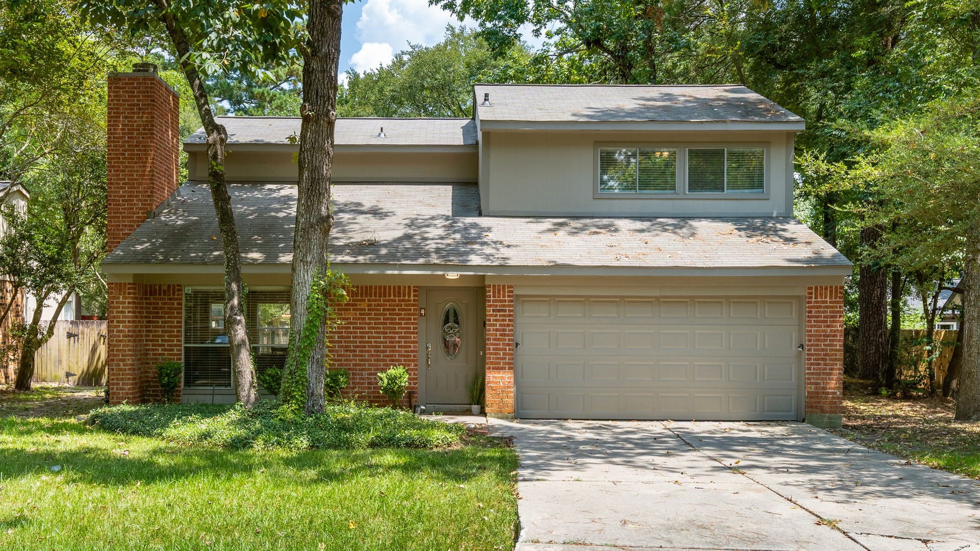 4 Basal Briar Court, The Woodlands, TX 77381 Centrally located!